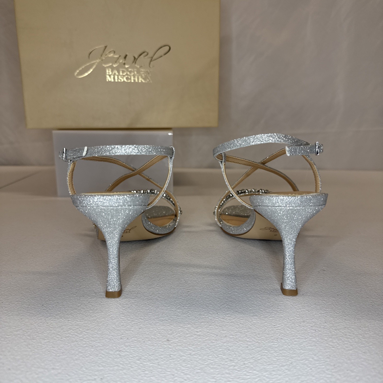 Jewel Badgley Mischka Alexis Crisscross Sandals Silver Glitter Size 9 — image 5 of 8